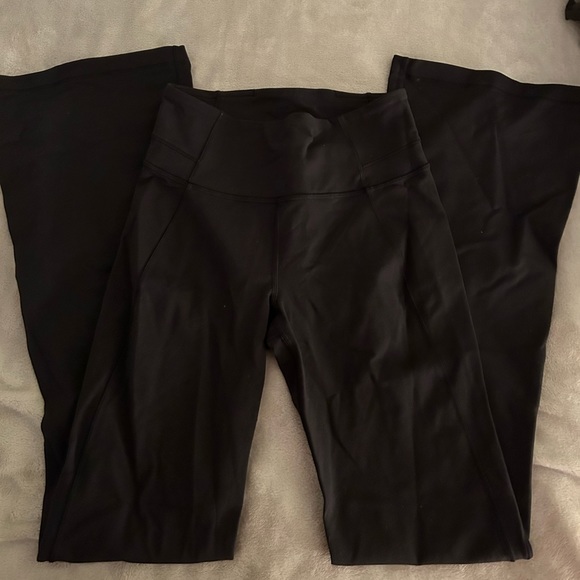 LULULEMON never worn! Flared Leggings - Picture 1 of 2